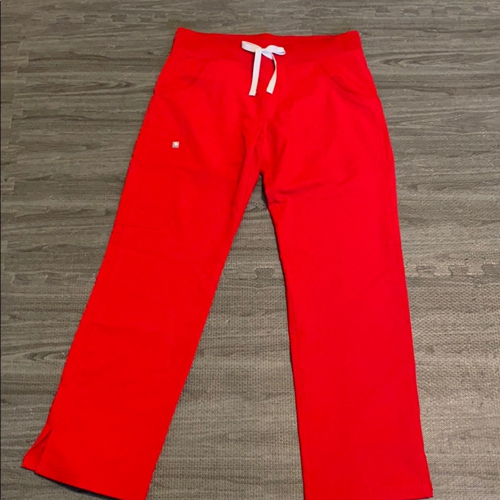 NWOT FIGS RED KADE CARGO PANTS SMALL PETITE